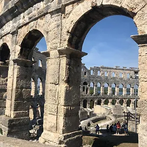 Apartment Sea View Flat In, Pula